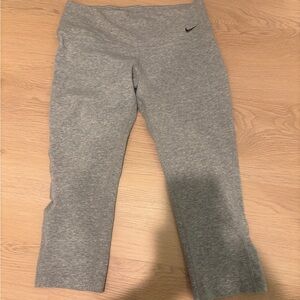 Heather gray Nike dri-fit cropped capri leggings women size Small